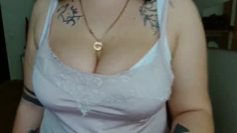 Snapshot of leila_beayte_ chatting on 12.16.24 Leila online show from 12.16.24