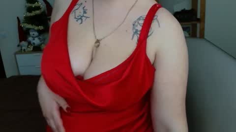 Snapshot of leila_beayte_ chatting on 12.19.24 Leila online show from 12.19.24