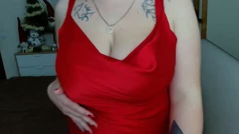 Snapshot of leila_beayte_ chatting on 12.19.24 Leila online show from 12.19.24