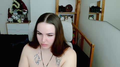 Snapshot of leila_beayte_ chatting on 01.22.25 Leila online show from 01.22.25