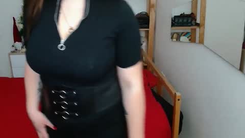 Snapshot of leila_beayte_ chatting on 02.01.25 Leila online show from 02.01.25