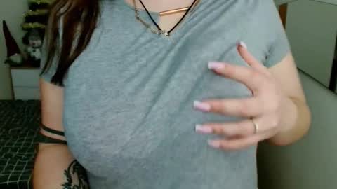 Snapshot of leila_beayte_ chatting on 02.15.25 Leila online show from 02.15.25