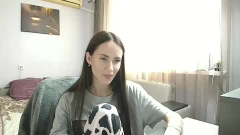 Snapshot of leila_monaco chatting on 09.08.25 Leila online show from 09.08.25