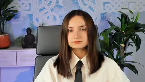 LeilaMurphy online show from 02.20.25