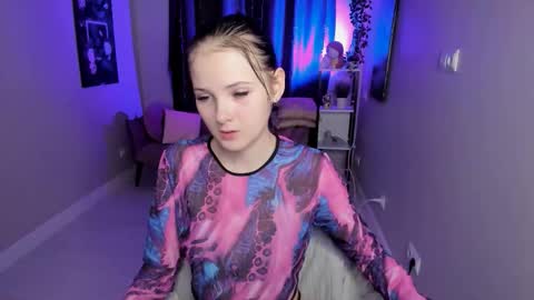 Snapshot of leila_xxbaby chatting on 10.10.25 Leila online show from 10.10.25