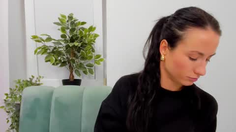 leilabloom online show from 01.14.25