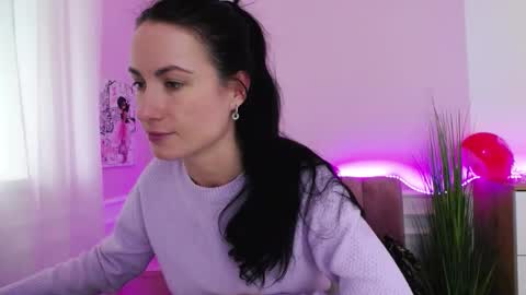 leilabloom online show from 02.15.25