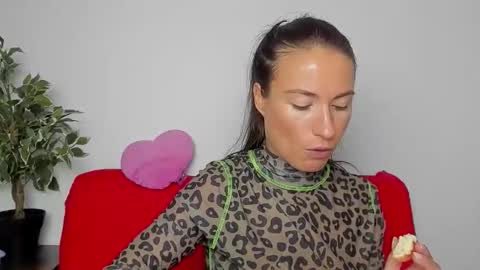 leilabloom online show from 09.09.25