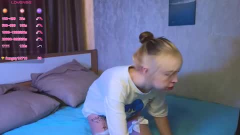 Snapshot of leiladwight chatting on 12.03.24 Leila online show from 12.03.24