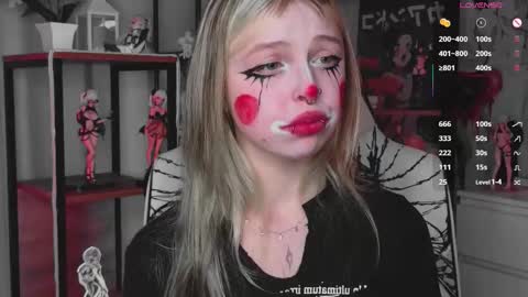 Snapshot of leiladwight chatting on 09.21.25 Leila online show from 09.21.25