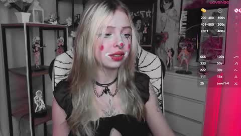 Snapshot of leiladwight chatting on 09.25.25 Leila online show from 09.25.25