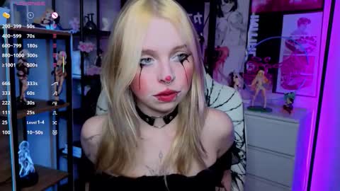 Snapshot of leiladwight chatting on 10.07.25 Leila online show from 10.07.25