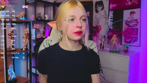 Snapshot of leiladwight chatting on 10.10.25 Leila online show from 10.10.25