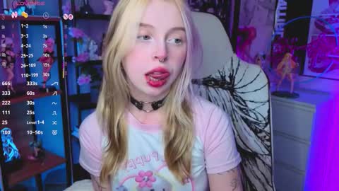 Snapshot of leiladwight chatting on 10.15.25 Leila online show from 10.15.25