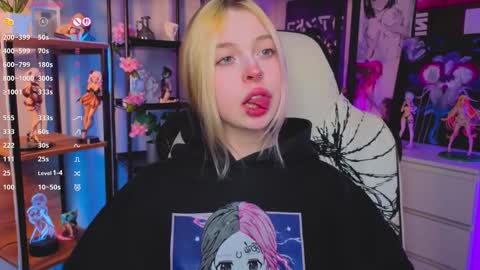 Snapshot of leiladwight chatting on 11.27.25 Leila online show from 11.27.25