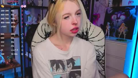 Snapshot of leiladwight chatting on 12.02.25 Leila online show from 12.02.25