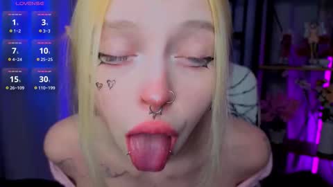 Snapshot of leiladwight chatting on 01.06.26 Leila online show from 01.06.26