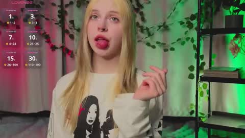 Snapshot of leiladwight chatting on 02.15.26 Leila online show from 02.15.26