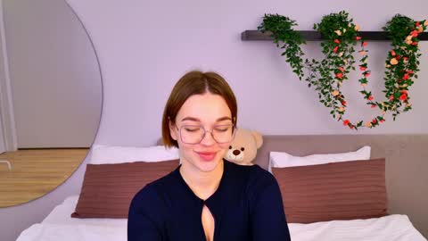 Snapshot of leilalawson chatting on 02.07.25 LeilaLawson online show from 02.07.25