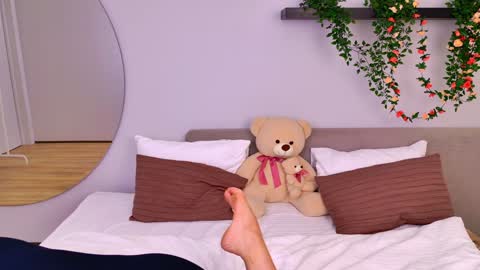 Snapshot of leilalawson chatting on 02.07.25 LeilaLawson online show from 02.07.25