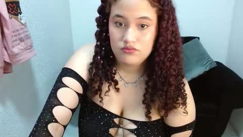 Snapshot of leilaprettysex chatting on 02.20.26 leilaprettysex online show from 02.20.26