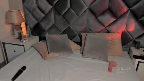 Leizathompson online show from 11.22.25