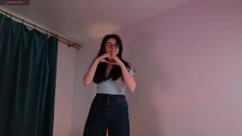 Snapshot of lekishaoderkirk chatting on 10.03.25 Luna online show from 10.03.25