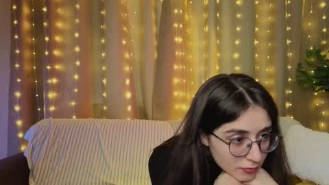 Snapshot of lekishaoderkirk chatting on 10.06.25 Luna online show from 10.06.25