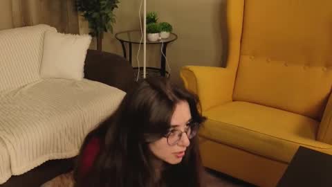 Snapshot of lekishaoderkirk chatting on 10.10.25 Luna online show from 10.10.25