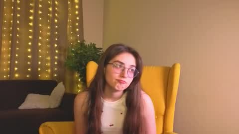 Snapshot of lekishaoderkirk chatting on 10.23.25 Luna online show from 10.23.25