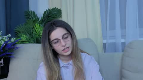 Snapshot of lelahcaminero chatting on 10.18.25 Alexandria online show from 10.18.25