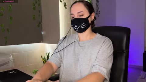 Snapshot of lemi_peachy chatting on 10.15.25 Lemi online show from 10.15.25