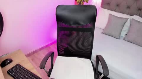 L E N A online show from 09.29.25