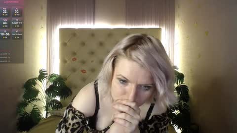 Snapshot of lena_paulles chatting on 01.05.25 Lena online show from 01.05.25