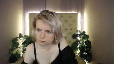 Snapshot of lena_paulles chatting on 01.07.25 Lena online show from 01.07.25