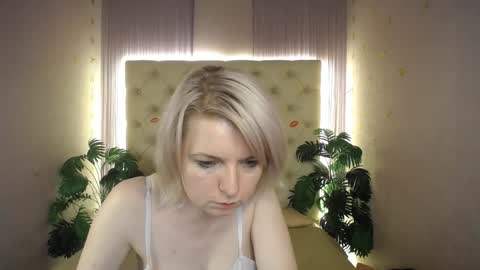 Snapshot of lena_paulles chatting on 01.08.25 Lena online show from 01.08.25