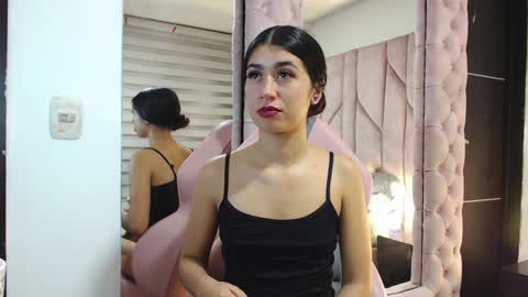 Snapshot of lena_thomas chatting on 12.14.24 Lenna online show from 12.14.24