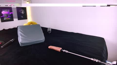 Lenaandwilliam online show from 10.10.25