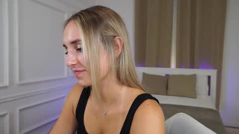 Snapshot of lenaastar chatting on 10.14.25 Lena online show from 10.14.25