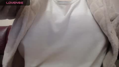 Snapshot of lenagolden chatting on 02.20.25 lenagolden online show from 02.20.25