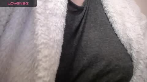 Snapshot of lenagolden chatting on 03.06.25 lenagolden online show from 03.06.25