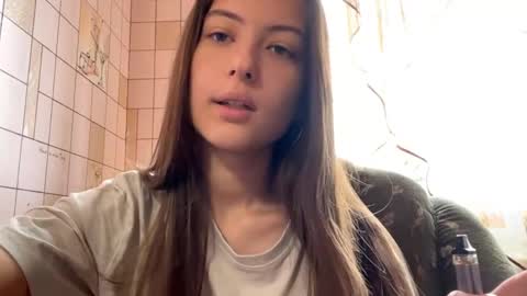 Hellomy name is Natalyits my first day here nice to meet you Give me 50 thumbs ups online show from 04.23.26