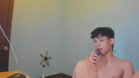 Snapshot of leo_hottiesexyasian chatting on 10.09.25 Leo online show from 10.09.25