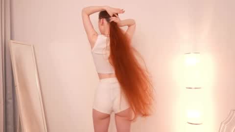 Snapshot of leo_lulu chatting on 10.12.25  Ashly  online show from 10.12.25