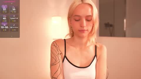 Snapshot of leo_lulu chatting on 10.23.25  Ashly  online show from 10.23.25