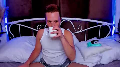 Snapshot of leo_mooree chatting on 09.29.25 Leo online show from 09.29.25