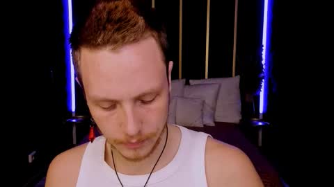 Snapshot of leo_mooree chatting on 10.04.25 Leo online show from 10.04.25