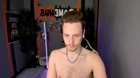 Snapshot of leo_mooree chatting on 10.27.25 Leo online show from 10.27.25