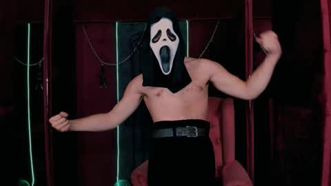 Snapshot of leo_mooree chatting on 10.29.25 Leo online show from 10.29.25