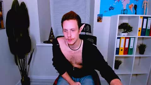 Snapshot of leo_mooree chatting on 10.30.25 Leo online show from 10.30.25